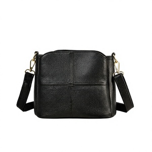 Sac à bandoulière en cuir véritable pour femme, grande capacité, avec fermeture éclair, sac à main marron grainé pour le quotidien et les voyages - Product Image 1