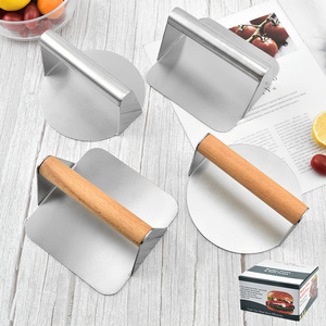 Prensa para Hamburguesas Redonda Antiadherente de Acero Inoxidable con Mango de Madera - Product Image 4