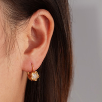 Anting Jepit Stainless Steel Model Bunga Pita Tanpa Tindik Berhias Rhinestone Mewah Ringan untuk Wanita