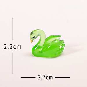 ของตกแต่งจิ๋วรูปหงส์เรืองแสงหลากสีสันน่ารัก ของประดับตกแต่งเรซิ่น พวงกุญแจ จี้ห้อย ของตกแต่งโต๊ะ รูปสัตว์ งานสั่งทำ - Product Image 5
