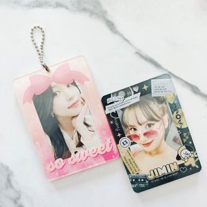 Porta Tarjetas de Identificación Personalizado con Diseño de Ídolos de Kpop, Llavero con Porta Tarjetas Acrílico para Estudiantes y Tarjetas de Crédito - Product Image 1