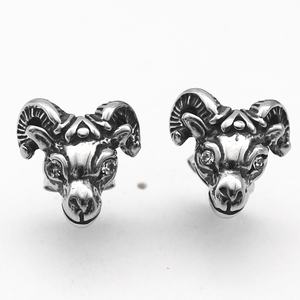 Boucles d'oreilles clous personnalisées pour homme, acier inoxydable 316L, étanches, hypoallergéniques, tête de taureau, cristal, style vintage viking. - Product Image 2