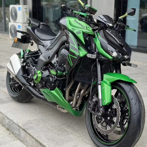 Kawasaki Z1000 d'occasion, <span class=keywords><strong>1000</strong></span> cm³, refroidissement liquide, quatre cylindres en ligne, <span class=keywords><strong>moto</strong></span> de route, vitesse >220 km/h, adaptée aux pilotes expérimentés - Product Image 1