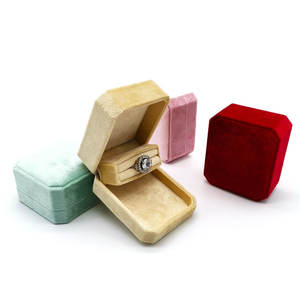 Joyero de terciopelo de lujo con logotipo personalizado para anillos, caja de embalaje de regalo personalizable para joyería - Product Image 2