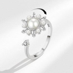 Exquisitos Anillos Giratorios de Copo de Nieve con Zirconia Geométrica y Concha de Cobre, Chapados en Oro, Flor Giratoria, Joyería Antiestrés y Antirrotura, Regalo - Product Image 1