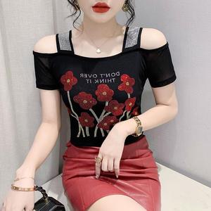 Nueva Blusa Corta de Mujer <span class=keywords><strong>con</strong></span> Hombros Descubiertos y <span class=keywords><strong>Espalda</strong></span> Estilizada, de Doble Capa de Seda Helada <span class=keywords><strong>con</strong></span> Pedrería Exquisita y Manga Corta - Product Image 1