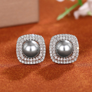 Orecchini a Perno Geometrici Rotondi Effetto Perla per Donne, Gioielli Eleganti e Delicati per Orecchie - Product Image 4