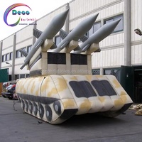 Modèle de véhicule blindé gonflable réplique avec imprimé camouflage désertique pour la décoration d'événements