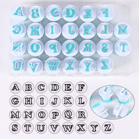 Découpeur de biscuits en lettres majuscules avec décoration en plastique Alphabet Fondant Biscuit Plongeur Moule de gâteau Outils et accessoires 26 pièces