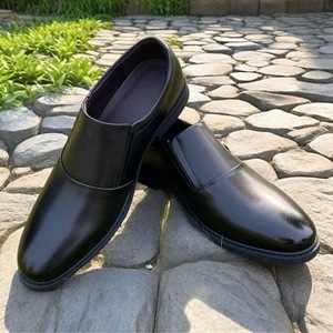 Chaussures habillées en cuir formelles pour hommes, noires, en cuir de vachette pleine fleur, à enfiler, pour le bureau et les occasions professionnelles - Product Image 1