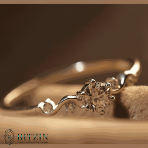 Anillo de compromiso de estilo único de diamante de corte redondo para mujer - Product Image 1