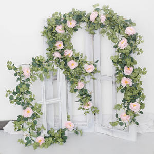 Agente de Compras de Taobao Vende Elegante Decoración para Bodas, Hojas de Eucalipto y Guirnalda de Rosas Artificiales para el Pasillo Nupcial - Product Image 1