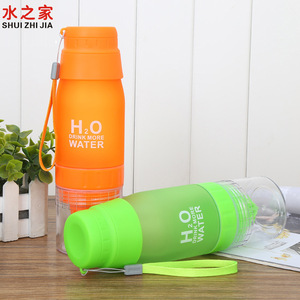 Water Bottle With Lemon Squeezer 500Ml Portable Plastic Cup For Outdoor Use Unisex - Product Image 2