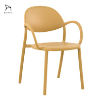 Chaise de salle à manger moderne en plastique épaissi Mobilier de maison empilable pour la maison et les centres commerciaux Fauteuils grossistes