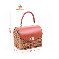 Sac de rangement en rotin tressé artisanal et durable avec doublure en lin pour femme, à porter à la main ou en bandoulière, idéal pour les voyages