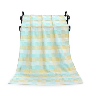 Serviette de bain en gaze à carreaux double couche en pur coton 70x140 cm pour enfants, usage domestique - Product Image 4