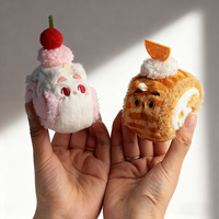 Porte-clés en peluche Roll Cat Roll en coton PP, motif dessert mignon (cupcake avec garniture de fruits), jouet en peluche, pendentif de sac, vente en gros, logo personnalisé