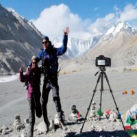 Statif Tripod Aluminium Portabel 4 Kaki untuk Kamera Video dan Fotografi dengan V-Yoke, Tas Travel & Penyangga Ponsel