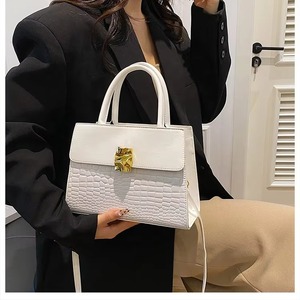 2024กระเป๋าโท้ทของผู้หญิงสุดหรูแบบปิดด้วยซิปหนัง PU ดีไซน์เนอร์ขนาดใหญ่ซับในลายหินประดับโซ่ - Product Image 4