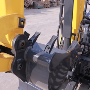 2026 Chinese Manufacture Engine 2.2 Ton Crawler Mini Excavator with Hydraulic <b>Pump</b> and High Efficiency for Sale - Product Image 3