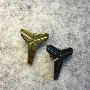 Spilla in Metallo Lega Placcata con Logo di <span class=keywords><strong>Kobe</strong></span> <span class=keywords><strong>Bryant</strong></span> Black Mamba, Design Floreale alla Moda, Souvenir con Spedizione Gratuita - Product Image 6