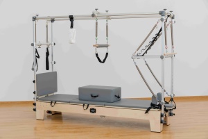 Lit de rééducation tout-en-un : la solution pour la remise en forme à domicile et la récupération post-partum. Le Reformer améliore la force et la flexibilité. - Product Image 4