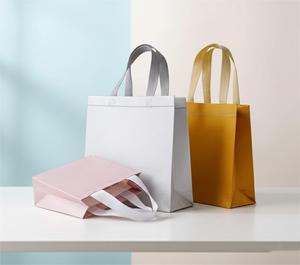 Bolsa de Compras Personalizada de Tela No Tejida con Recubrimiento de Película Laminada con Purpurina - Product Image 1