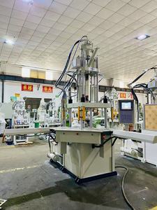 เครื่องฉีดพลาสติกแบบแนวตั้งสองสถานีสำหรับพื้นพีวีซี ระบบ<span class=keywords><strong>ฉีด</strong></span>ขึ้นรูปแบบแผ่นสไลด์คู่ - Product Image 2