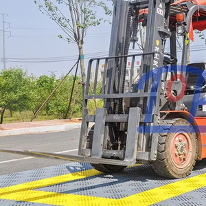 กระเบื้องปูพื้นโรงรถแบบโมดูลาร์สีสันสดใส แผ่นปูพื้นแบบประกบ PP สำหรับร้านล้างรถและร้านดูแลรักษารถยนต์ - Product Image 2