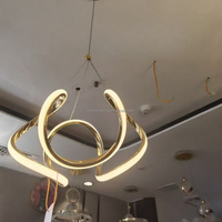 Lustre LED tricolore irrégulier doré de 30 cm, qualité stable, idéal pour petits espaces, décoration de restaurant, éclairage pour la maison africaine