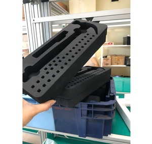 Insert en mousse EVA PE découpé sur mesure par CNC pour la protection et l'emballage d'outils techniques spécialisés et de composants électroniques - Product Image 1