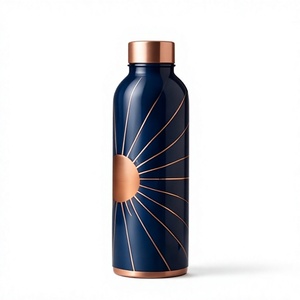 Botella de Cobre Puro con Recubrimiento de Esmalte y Logotipo Personalizado, Base Azul Marino, Diseño de Sol Radiante, Bebida Deportiva Ayurvédica para el Bienestar, OEM - Product Image 1