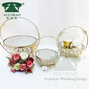 Centrotavola in metallo dorato con design a farfalla per fiori da tavola di nozze