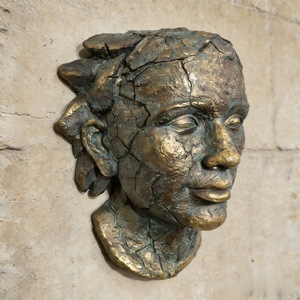 Applique murale décorative artisanale en bronze « Cracked Soul » - Product Image 4