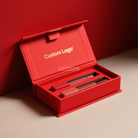 Boîte cadeau magnétique rouge faite à la main avec insert en EVA, design personnalisé, matériau mat, emballage de rouge à lèvres et de gloss cosmétique