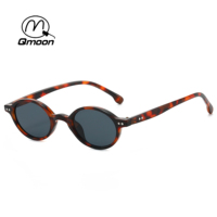 Qmoon Vente en gros de lunettes de soleil ovales rétro noires en PC, protection UV400, lunettes de soleil tendance, monture ronde légère pour hommes et femmes