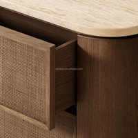 Commode de Luxe MYHOME 2025 en Chêne Massif à 9 Tiroirs avec Plateau en Travertin Moderne et Panneaux en Rotin Tressé, Meuble de Chambre en Bois Massif