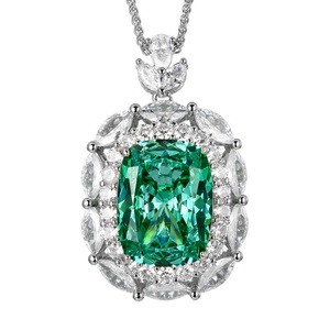 Collier Pendentif Grand Halo en Laiton avec Zircon Cubique de Haute Qualité Anti-ternissement Style Vintage pour Cadeau de Festival - Vente en Gros - Product Image 1