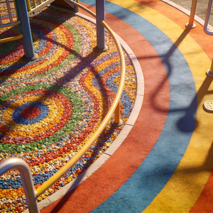 Gránulos de caucho EPDM para caminos accesibles, material de suelo seguro y resistente a los rayos UV para rampas para discapacitados, instalaciones públicas al aire libre - Product Image 1