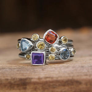 Bague géométrique H478 avec améthyste naturelle, sertie carrée, unisexe, tendance, idée cadeau - Product Image 1