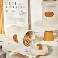 Pâtisserie cuite au four boîte en fer blanc scellée plastique pour animaux de compagnie croustillant boeuf caramel neige croustillant cacao fruits roulé biscuit chocolat variété pour animaux de compagnie