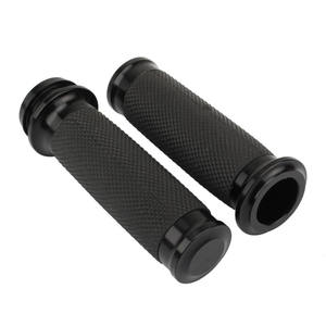 Protector de manillar universal con acabado personalizado, forma clásica premium, decorativo, eficiente, resistente y de montaje seguro. - Product Image 1