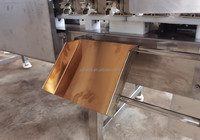 Weeg- en sorteermachine. Apparatuur voor het wegen en sorteren van oesters, kippenpoten, kippenvleugels, fruit, vlees en zeevruchten.