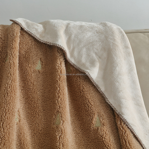 Couverture en flanelle épaisse tissée en polyester recyclé à motif léopard et zèbre, imitation fourrure, pour utilisation en avion - Product Image 3