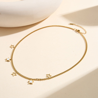 STMN17 Collier ras du cou élégant en acier inoxydable 304 plaqué or avec breloques étoiles en coquillage blanc pour femme