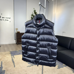 เสื้อกั๊กขนห่านแบบมันเงา แบรนด์ Moncler สำหรับผู้ชาย คอตั้ง ติดกระดุมแป๊ก เหมาะสำหรับฤดูหนาว - Product Image 2