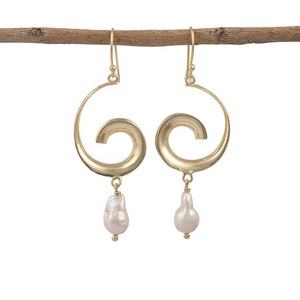 Pendientes de piedras preciosas de perlas de agua dulce, pendientes de gota chapados en oro, par de elegantes regalos de joyería para mujer para boda de compromiso - Product Image 4
