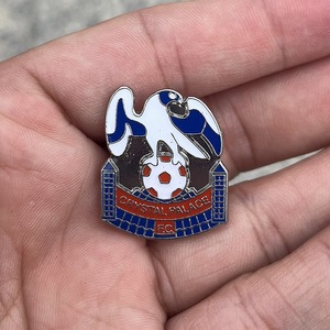 Para aficionados al fútbol de Aston Villa y Everton: Emblema del equipo, insignia, broche, colgante para mochila, técnica de pintura al horno. - Product Image 3