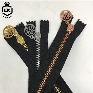 Lanke Factory Wire Zipper Fournisseur Produire une fermeture éclair en or brillant avec logo Zipper Puller Utilisation pour les leggings de poche pour femmes