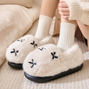 Pantofole da casa invernali da donna coreane all'ingrosso, calde e morbide, in cotone con fiocco a farfalla, con fondo spesso, per interni ed esterni - Product Image 1